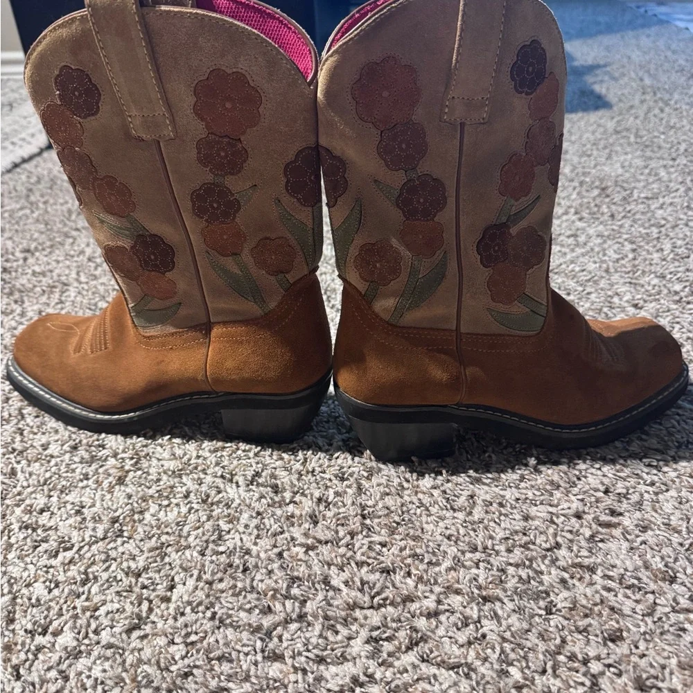 Ariat Tan Floral Embroidered Western Boots - Picture 3 of 10